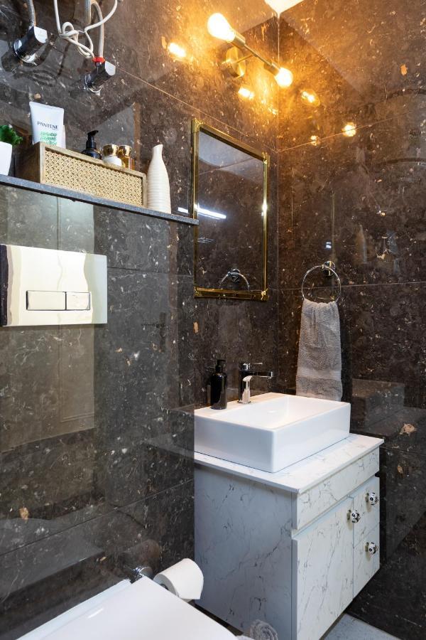 Maison 42- Onetreestays Гургаон Екстериор снимка